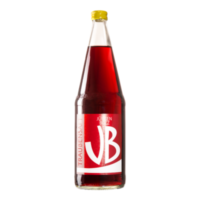 Flasche gefüllt mit rotem Traubensaft