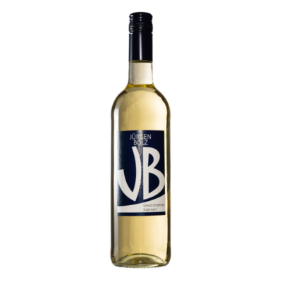 Weinflasche gefüllt mit Gewürztraminer