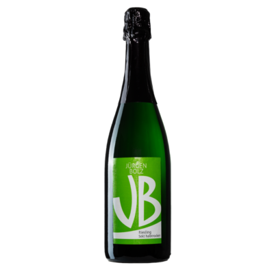 Flasche gefüllt mit Riesling Sekt